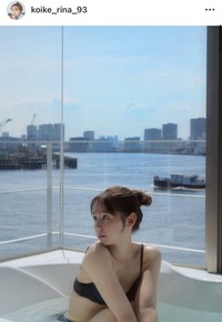 小池里奈が公開したFLASHデジタル写真集「やっと会えたね」（光文社）のカット　本人のインスタグラム（@koike_rina_93）より＝25年8月17日投稿