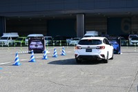 屋外ブース、スバルのインサイト、自動ブレーキの体験コーナー。これほんと、すっごい「きゅうっ」と止まります