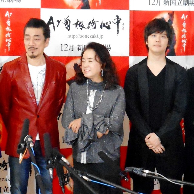 （左から）宇崎竜童、阿木燿子、三浦祐太朗＝2018年