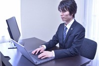 オンラインで税理士業務を行う板山翔さん（本人提供）