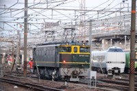 ２つめのポイントで見られるEF65電気機関車の入れ替えの様子
