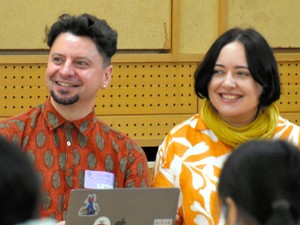 「戦争が町にやってくる」ウクライナの絵本作家、日本の小学生と交流　「アートで戦争を終わりに」