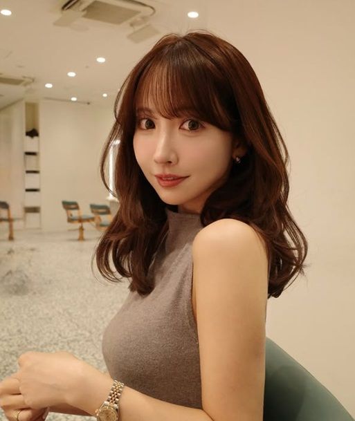 三上悠亜 miyour's 大人気 リボンニット 肌寒くなってきて ニットがあざとい季節になってきました