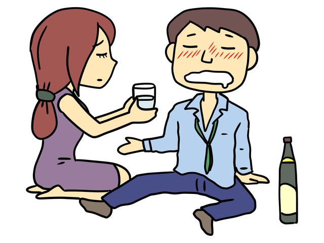 急性アルコール中毒の可能性を指摘し、通りがかりの看護師と名乗る女性が投稿主の口に手を入れて吐かせ、ビンタで意識を戻させた（photoACより「poosan」さん撮影、イメージ画像）