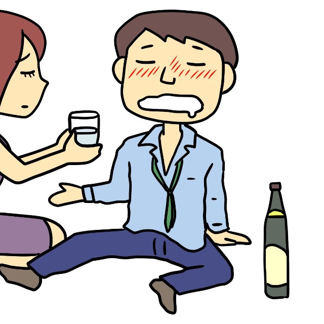 急性アルコール中毒の可能性を指摘し、通りがかりの看護師と名乗る女性が投稿主の口に手を入れて吐かせ、ビンタで意識を戻させた（photoACより「poosan」さん撮影、イメージ画像）