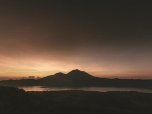 「多摩湖に行かない？」。誘いは3杯目の酎ハイを飲んでいた時だった