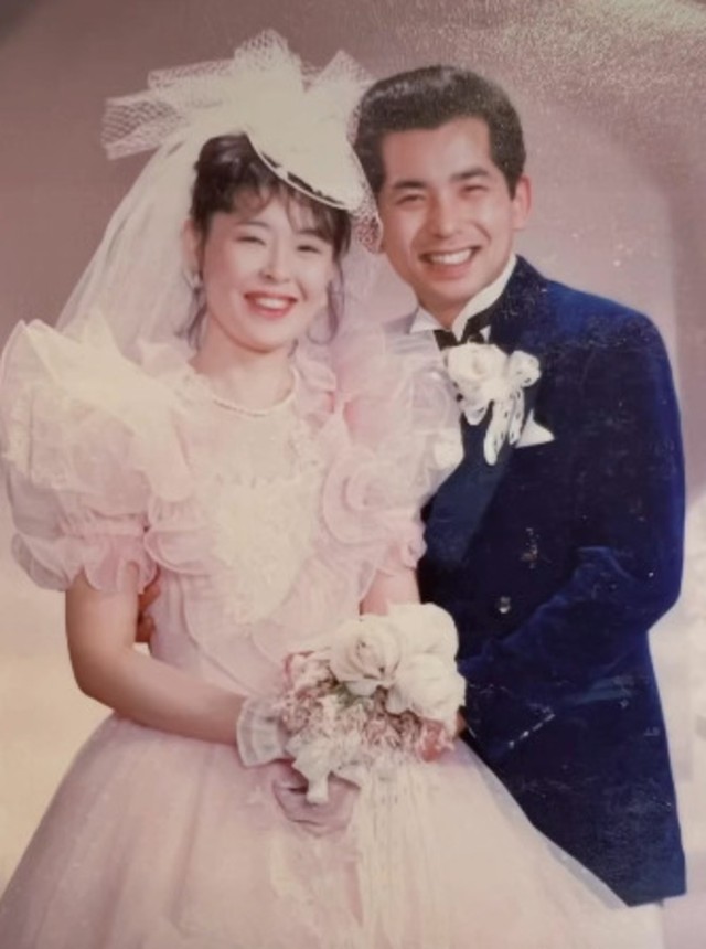 両親の結婚式の写真／チャグさん（@chagu_25）提供
