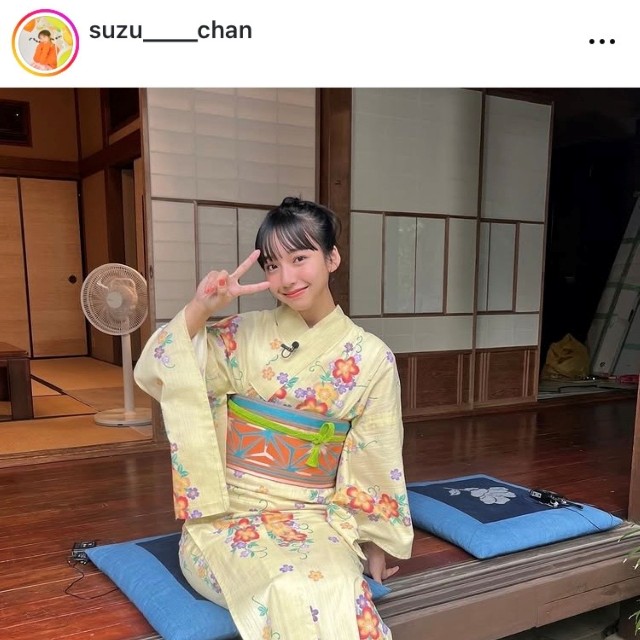 山之内すずインスタグラム(@suzu____chan)より
