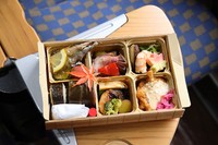 海の幸・山の幸両方の名物が堪能できるお弁当