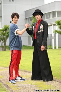 (左から)『仮面ライダーリバイス』五十嵐一輝役の前田拳太郎、『仮面ライダーセイバー』神山飛羽真役の内藤秀一郎