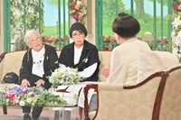 8月15日放送の「徹子の部屋」に出演した長崎原爆被害者の森田富美子さんと、娘の京子さん＝テレビ朝日提供