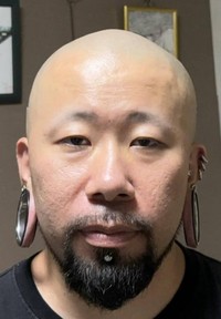 アフター／現在のスキンヘッド姿／Akimoto MINMIさん（@akimoto_family）提供