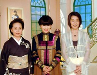 「徹子の部屋」に出演した野際陽子さん（中央は黒柳徹子、左は山本陽子さん）=2006年