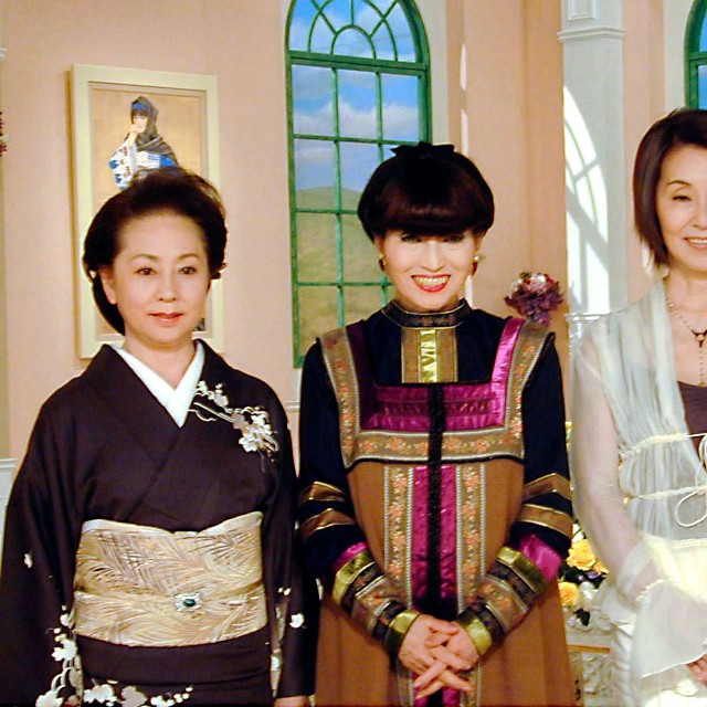 「徹子の部屋」に出演した野際陽子さん（中央は黒柳徹子、左は山本陽子さん）=2006年