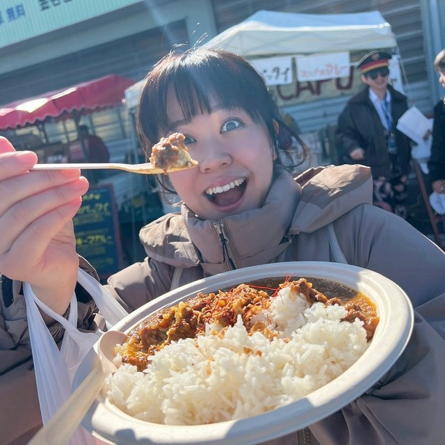 地元グルメや特産品が並んだマルシェエリア