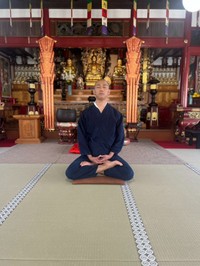 ITコンサルティング企業を退職後、在家僧侶を志す道へ／青巌 宗晃さん（@atahuta123）提供