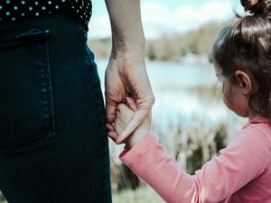 プリンアラモードとリンゴジュース、母と2人きりでいられた10分間