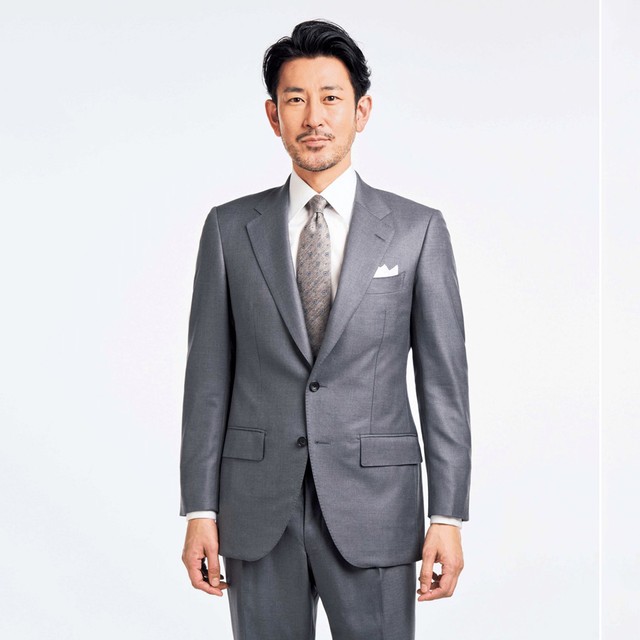 森岡 弘が提案する、ネクストステージの装い。<br>New Protocol Style VOL.02<br>【グレースーツを嗜（たしな）む。】