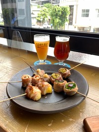 神戸ポークの野菜巻き串とクラフトビール