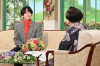 「徹子の部屋」に出演する板垣李光人（左）と司会の黒柳徹子＝テレビ朝日提供