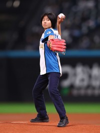 ファーストピッチセレモニーに登場したYOYOKA