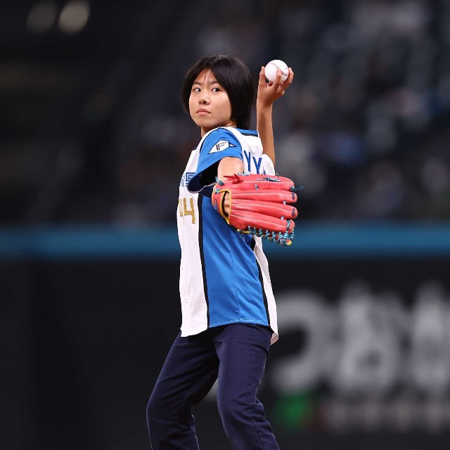 ファーストピッチセレモニーに登場したYOYOKA