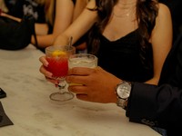 同窓会で10年ぶりに再会した昔好きだった彼はとっくに既婚者