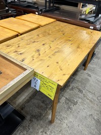 このテーブルもお得です（山口照美さん）