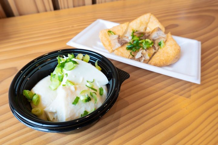 店内で食べられるおぼろ豆腐と平尾揚げ
