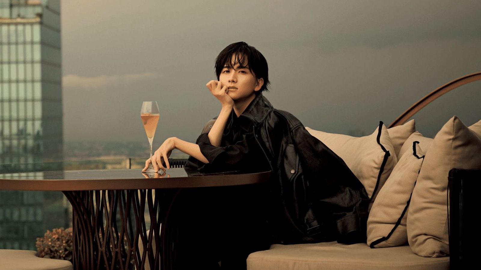 板垣李光人、魅惑の混沌都市へ。多様な感性が融合する、 バンコクを