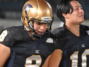 関西大学QB須田啓太「去年もそうやったなあ」　泣きながら見上げたスコアボード