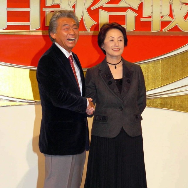みのもんたさん（左）と山根基世アナウンサー＝2005年