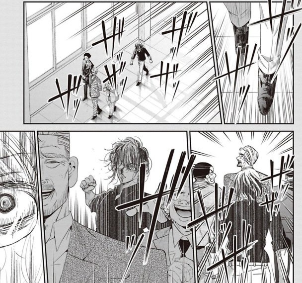 ゲンは怒りと悲しみに任せて上司たちを殴りかかろうとする（吉谷光平さん提供）