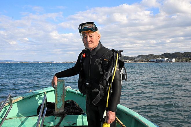 Octogenarian diver continues daily underwater quest off Chiba | The Asahi Shimbun: Breaking News, Japan News and Analysis