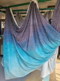 ドレスを自身で染色している様子/サリエさん（@hummel827）提供