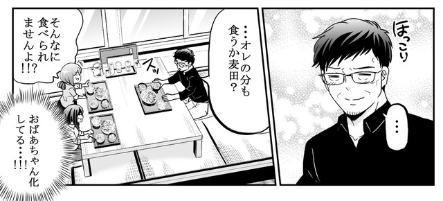 念願の麦田へのご馳走でたくさん食べさせようとする課長（吉谷光平さん提供）