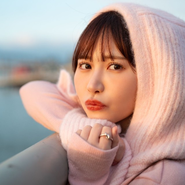 小野六花デビュー6周年記念写真集『6』（ジーオーティー）