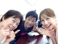 「おかあさんといっしょ」関連イベントでもたびたび共演。（左から）速水けんたろうさん、関沢圭司さん、はいだしょうこさん（速水けんたろうさん公式Xの投稿から）