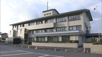 プールで女児に体を触るわいせつな行為をした疑い　張り込みの警察官が男（52）を現行犯逮捕　男は「当たっただけ」と否認　岡山・総社市