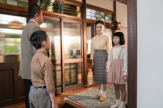 一（井上一輝）は一時的に親戚の家に預けられるが、小田島親子とスズ子（趣里）・愛子（このか）の関係はこれからも続いてくという　(C)NHK