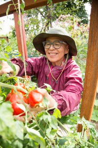 「トマトは大好きな野菜。庭にはトマトだけを育てるゾーンを作り、トマトハウスと名づけました」（画像提供：KADOKAWA）