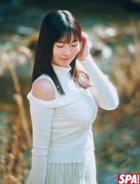 秋田そな（撮影／岡本武士　ヘアメイク／mahiro　スタイリング／八杉直美）