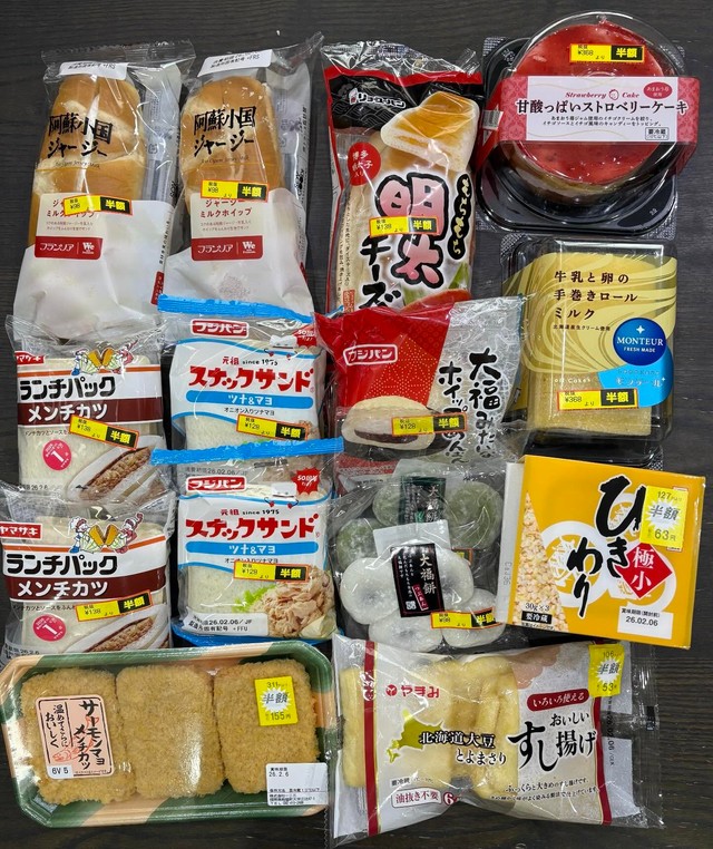 別の日の戦利品。お惣菜やスイーツまでバラエティー豊富／myu_753さん（@myu_753）提供