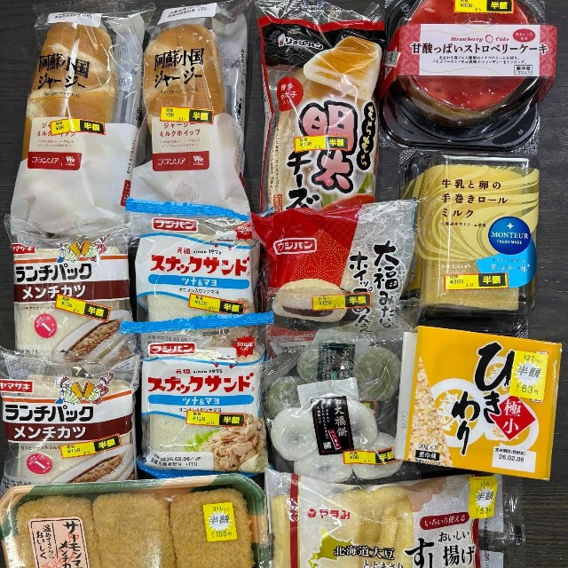 別の日の戦利品。お惣菜やスイーツまでバラエティー豊富／myu_753さん（@myu_753）提供