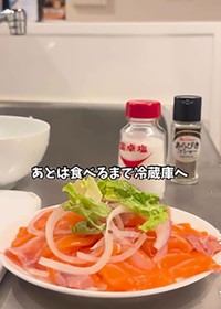 サーモンのカルパッチョ、盛り付けもきれいに！（ShakaさんのInstagramよりスクリーンショット）