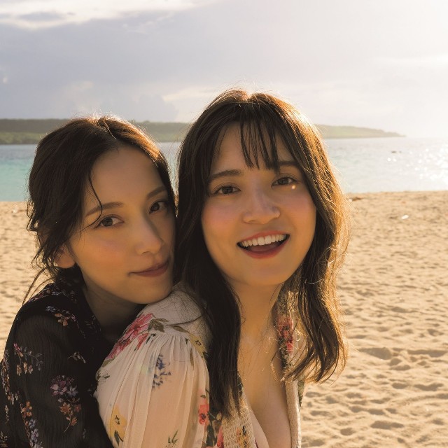 都丸紗也華＆都丸亜華梨写真集『とまるtoとまる』©扶桑社