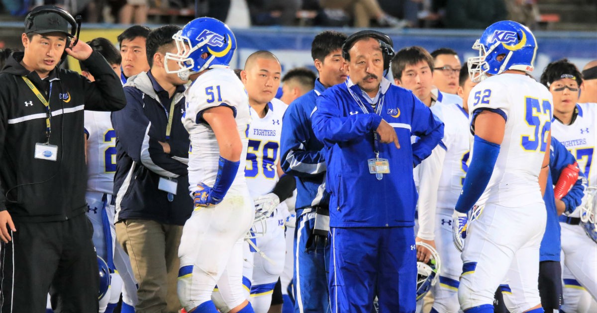 アメフト - 関学アメフト部を4年間追いかけた学生記者から、鳥内秀晃