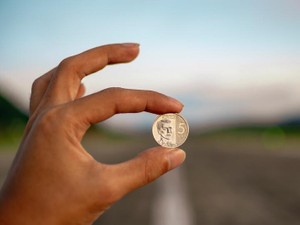 私には不自由させなかった両親。でも、将来が不安な私は散財できない