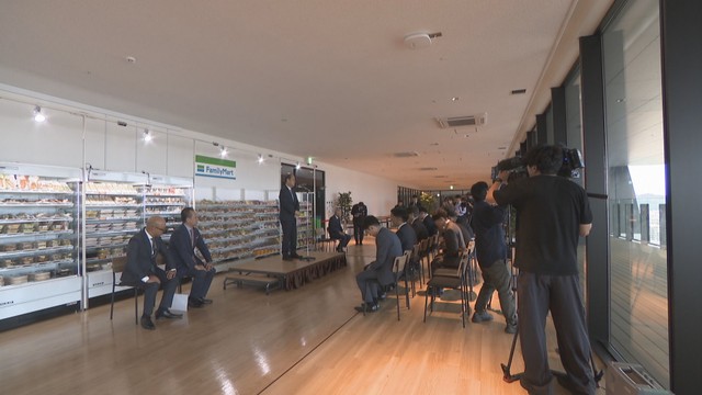 岡山市役所新庁舎にオープンした無人決済のファミリーマート