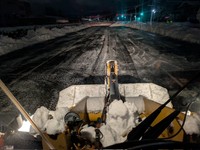 除雪が終わった道路。豪雪地域の住民にとって除雪車は交通インフラを守る救世主的な存在（画像提供：雪国の外構屋Kさん）